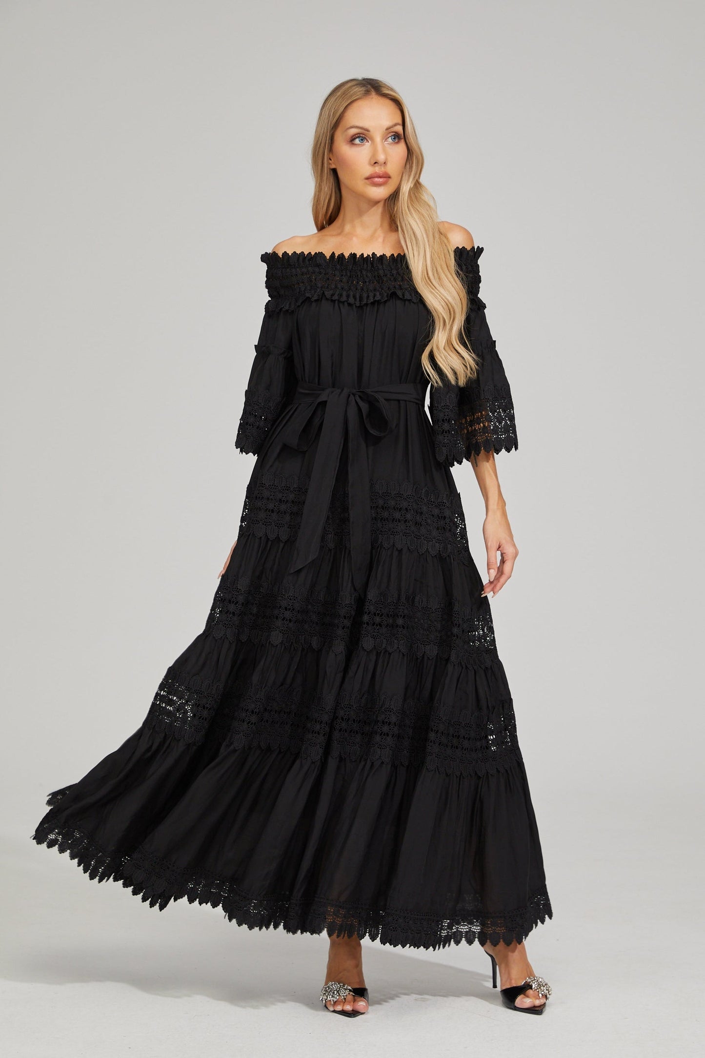 Rainaude Siyah Off-Shoulder Dantel Maxi Elbise