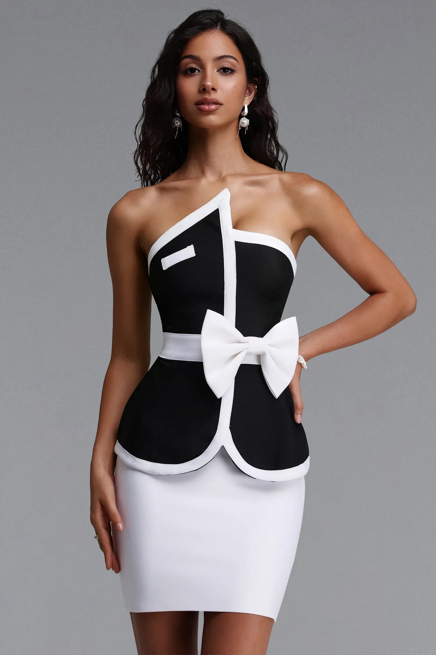 Siyah Bandajlı Crop Top ve Mini Etek İki Parçalı Takım
