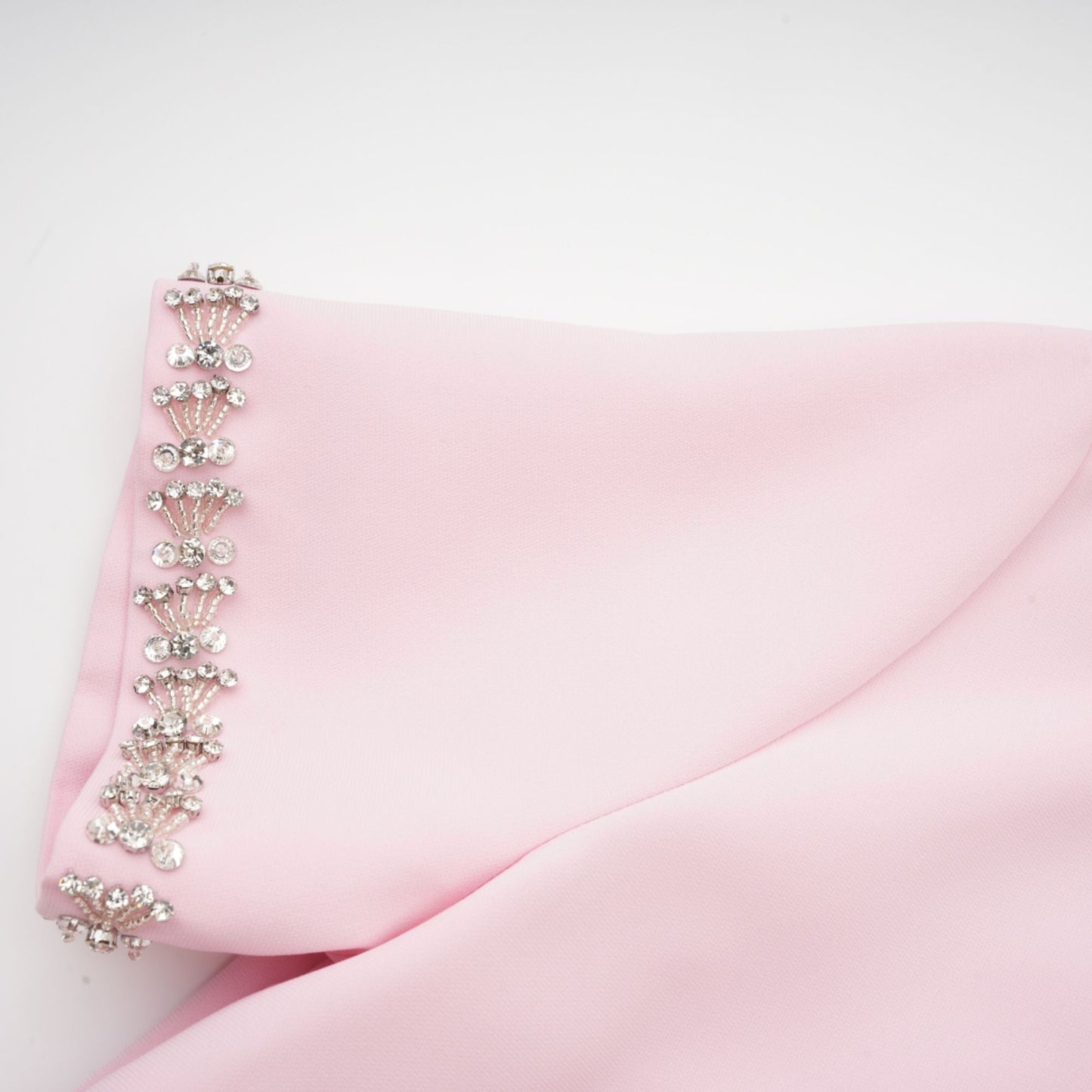 Cassi kristal detaylı pembe fiyonk midi elbise