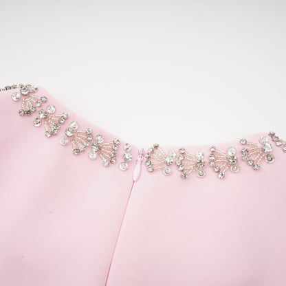 Cassi kristal detaylı pembe fiyonk midi elbise