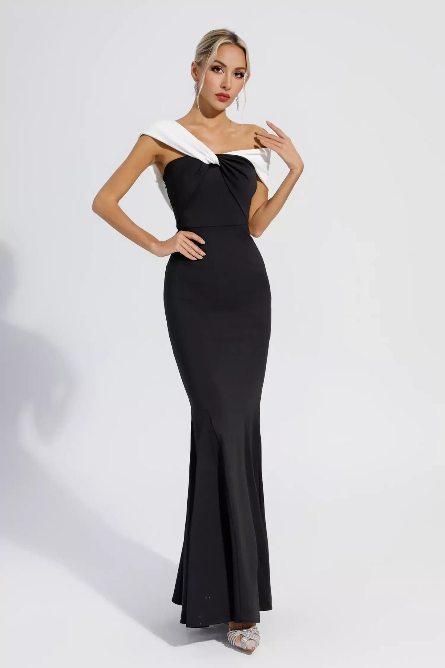 Siyah Tek Omuz Mermaid Maxi Elbise