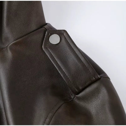 Vintage Aura: Suni Deri Kısa Ceket
