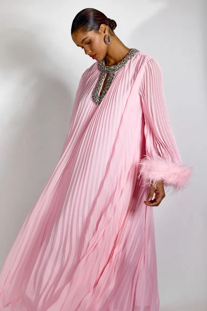 Yvonne Pembe Diamante Tüylü Pileli Maksi Şifon Elbise